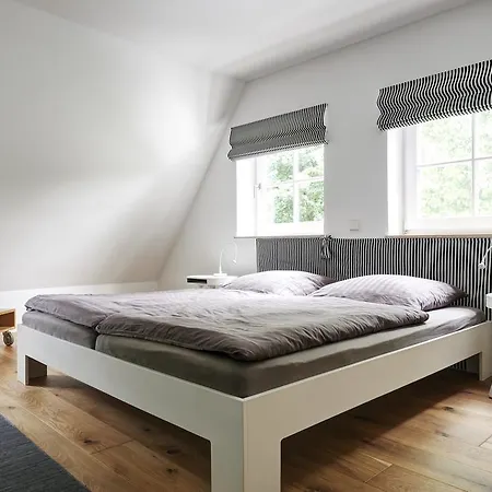 Apartment Hus Am Wall - Reetdachapartments - St. Peter Ording *